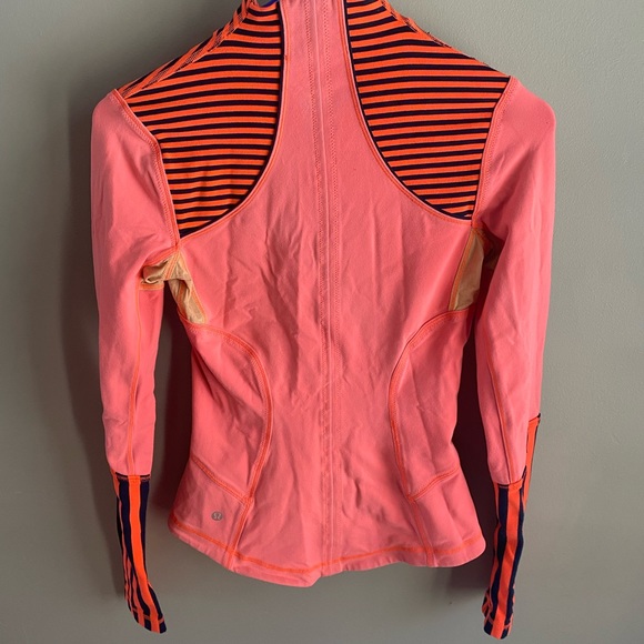 🌸🌸🌸 3/25$ Lululemon zip up - Picture 4 of 4